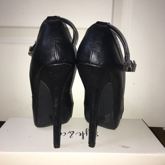 heels - Picture 4 of 4